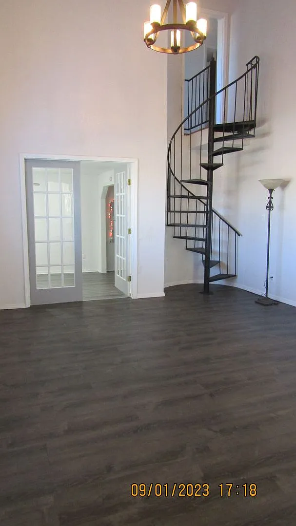 Two Story Home! Dog Friendly! — Photo 3
