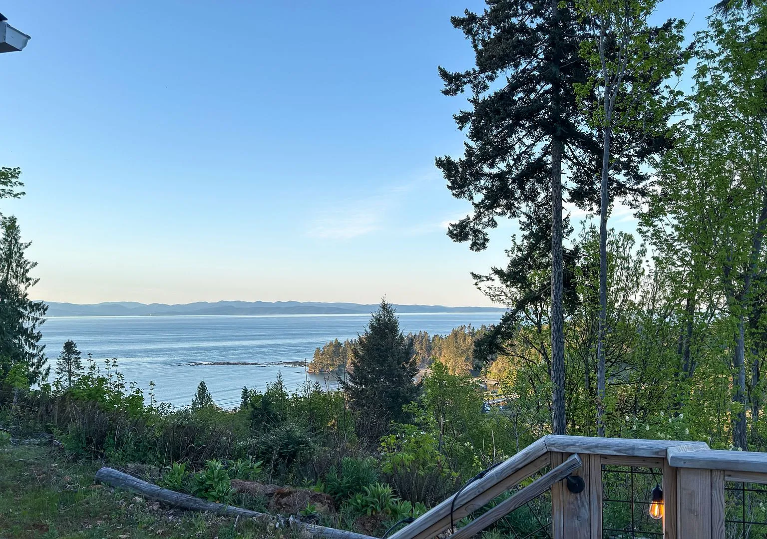 Top o' the hill, close to the beach, furnished, 6 months rental — Photo 1