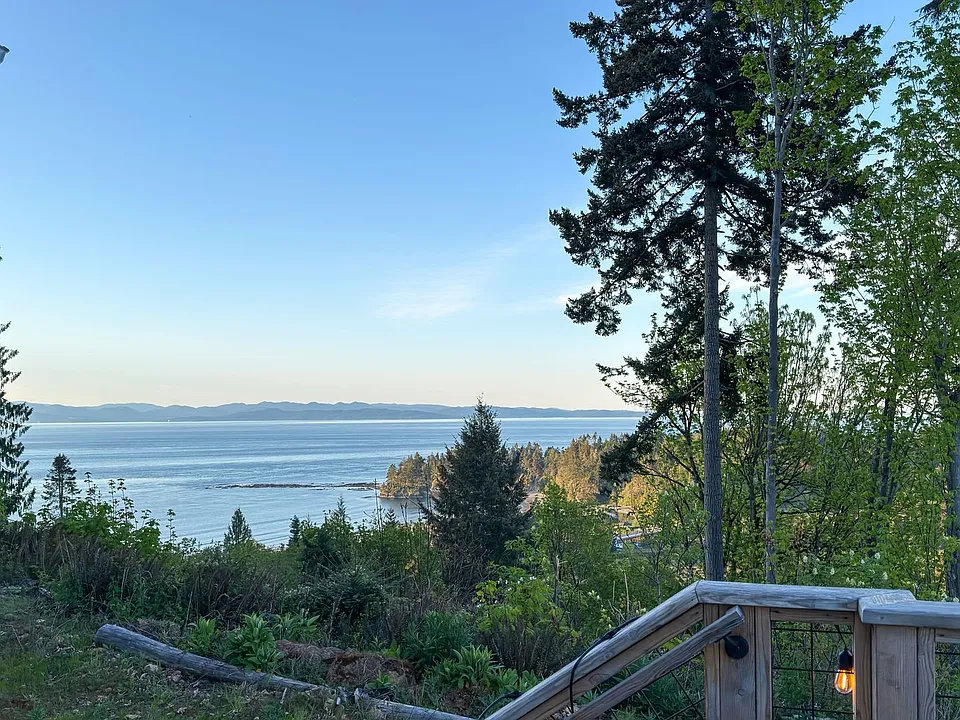 646 Crescent Bay Ln