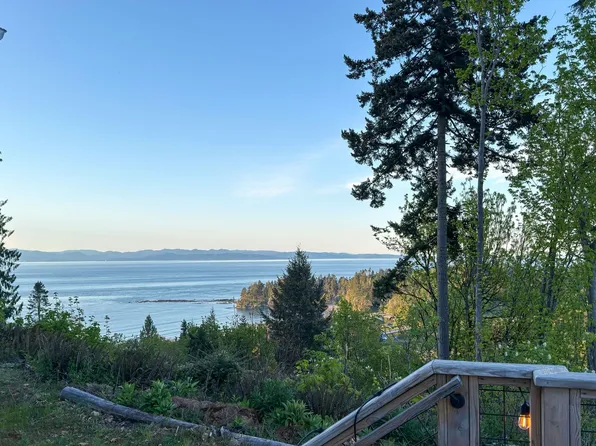 646 Crescent Bay Ln, Port Angeles, WA 98363