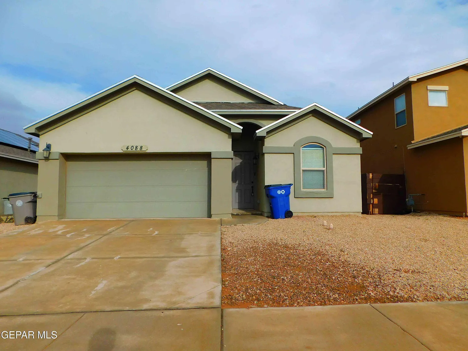 4 bed, 2.0 bath, 1582 sqft, $1,645 — Photo 1