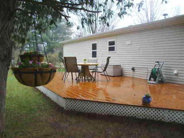 9410 Pickerel Lake Rd, Petoskey, MI 49770