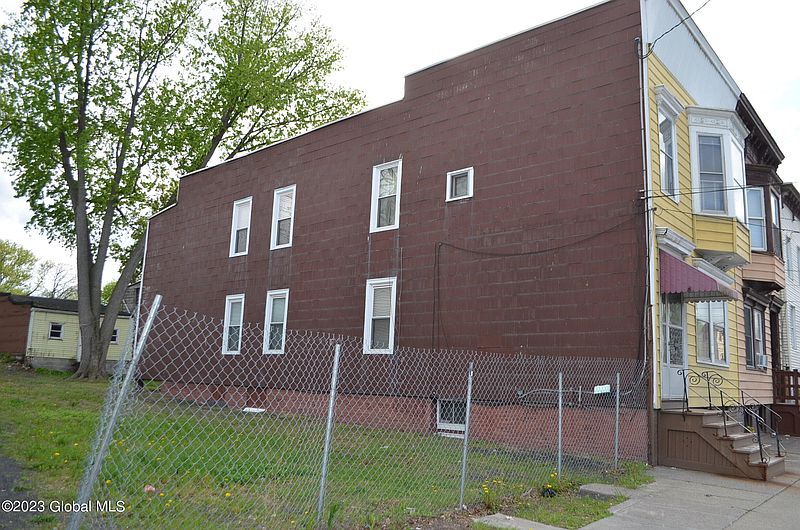 2nd image of 358 Livingston Avenue