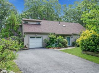 7 Fenwick Ave, Farmingville, NY 11738