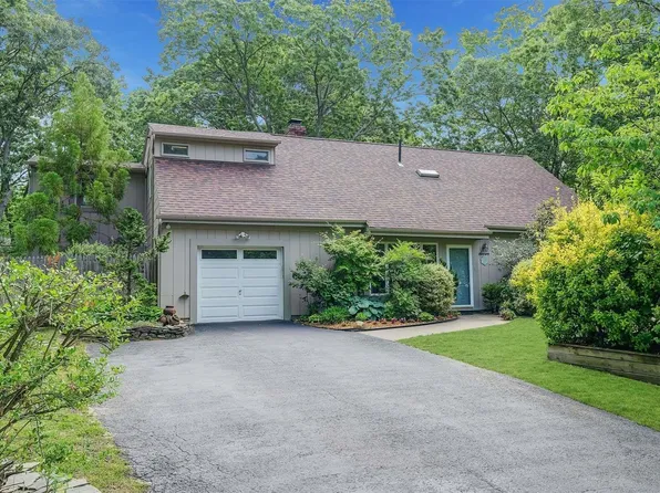 7 Fenwick Avenue, Farmingville, NY 11738