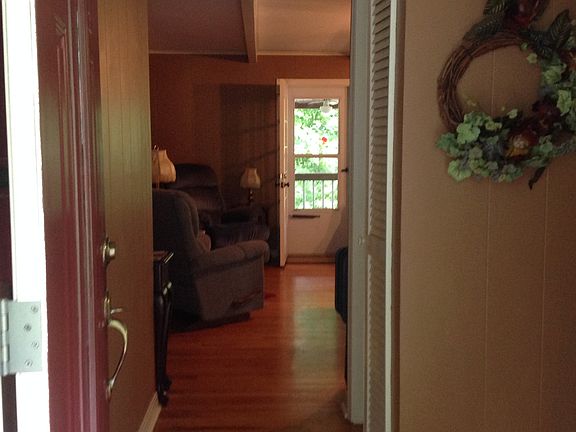 Entrance w/coat closet