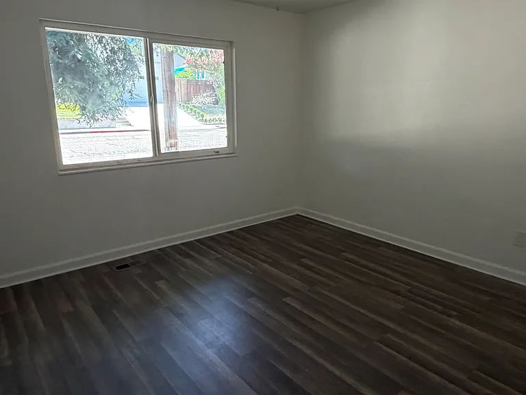 3869 Vineyard Ave — Photo 5