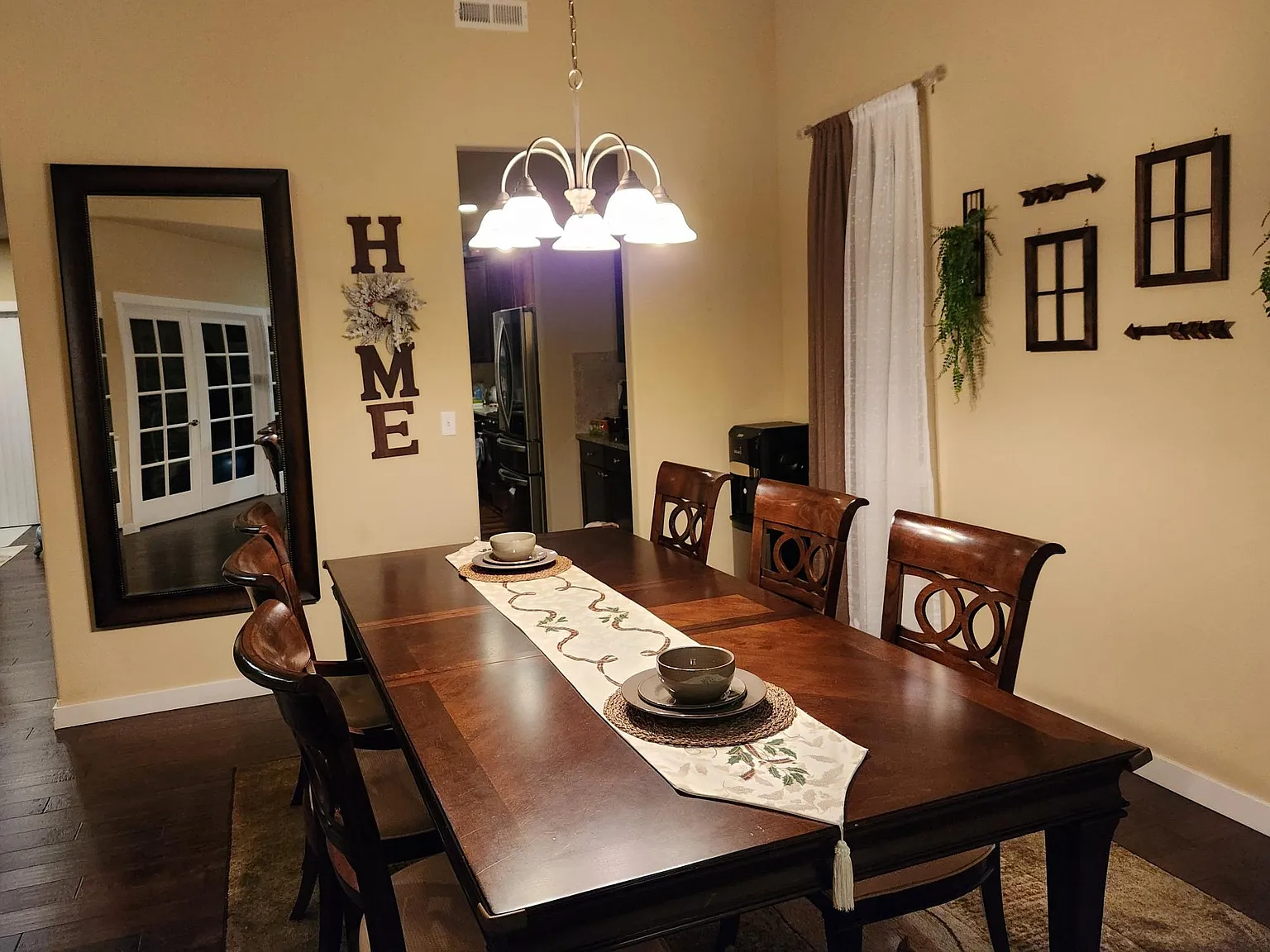4 bed, 2.5 bath, 2516 sqft, $4,500 — Photo 3