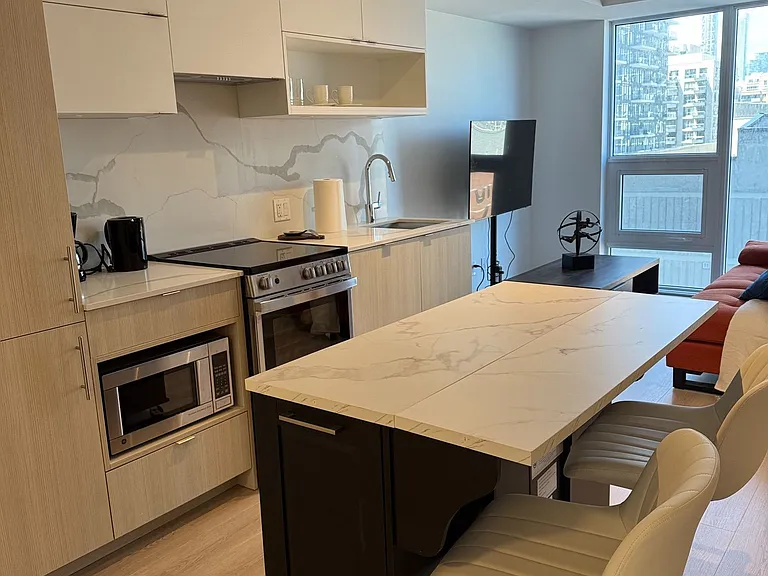 100 Queen St E #1117 — Photo 2