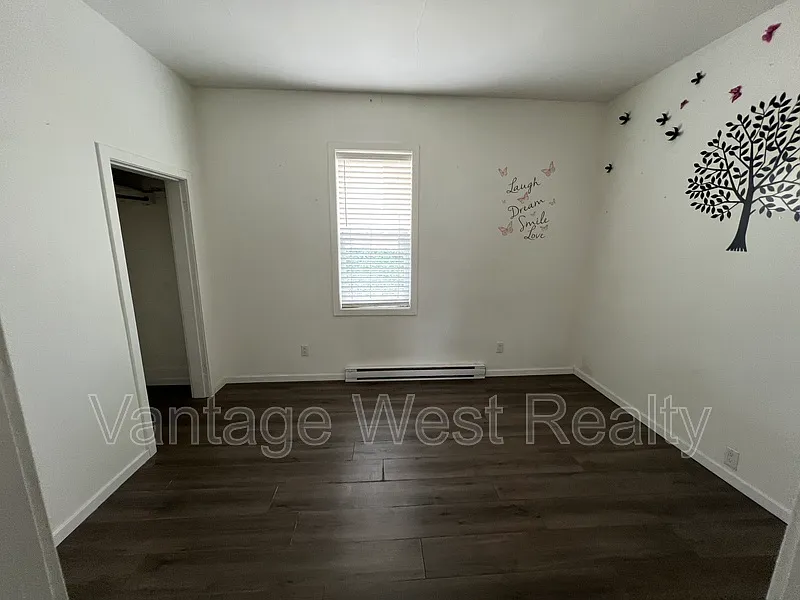 3 bed, 1.0 bath, 843 sqft, $2,000 — Photo 1