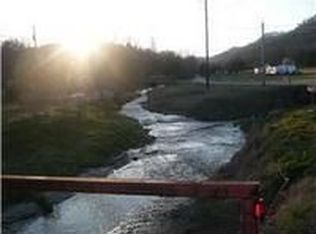 4 Swann Ln, Pleasant Shade, TN 37145