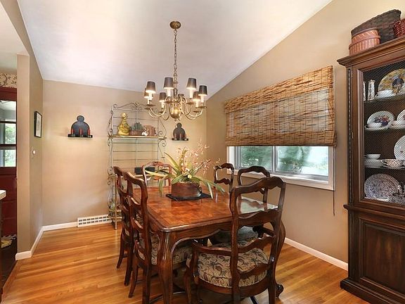 4th image of 9 Birchwood Cir