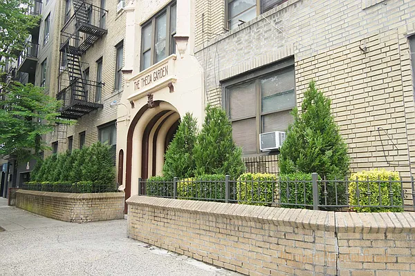 Rented by Norman Raindel, LREB | media 28