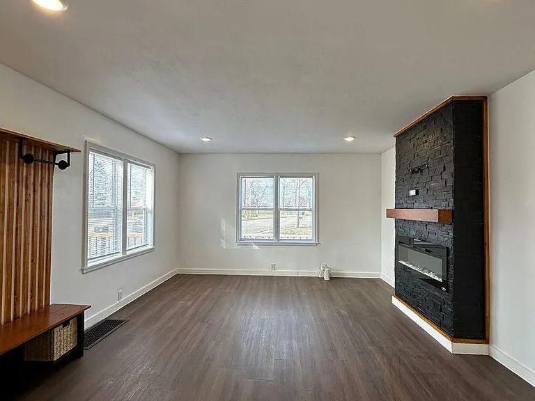 1404 W Bethel Ave — Photo 5