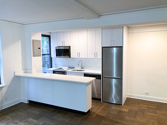 5th image of 137 E 38th St APT 3G