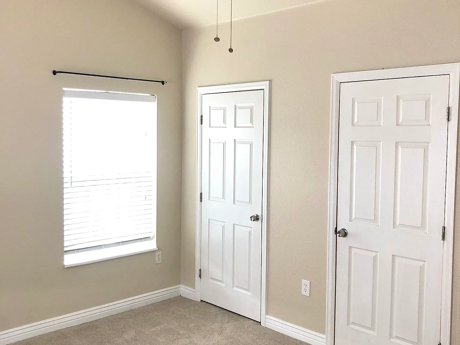 5 bed, 2.5 bath, 2000 sqft, $750 — Photo 4