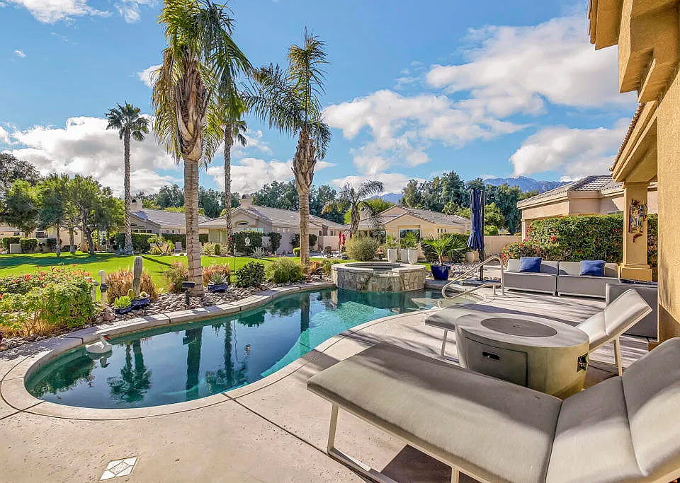 67361 N Laguna Dr