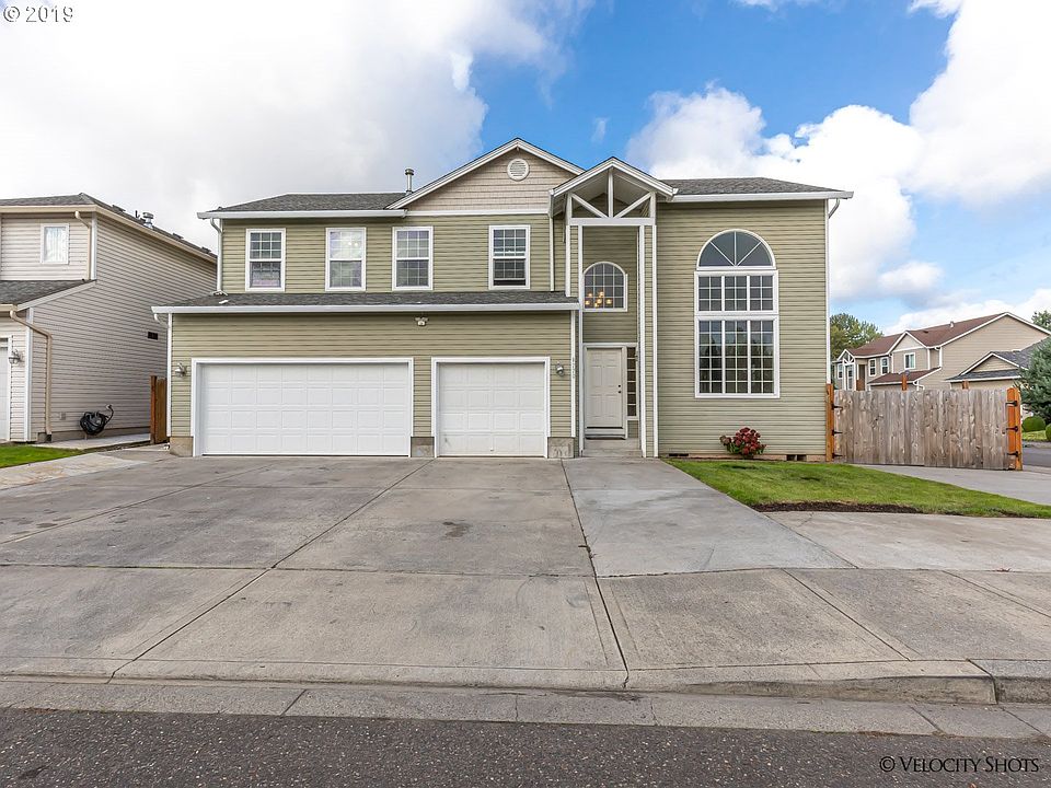 1st image of 8220 NE 21st Pl