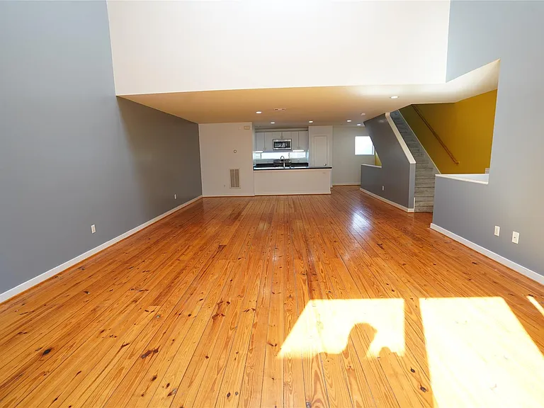 2716 Chenevert St — Photo 5