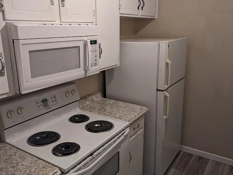 1002 Charisse St #C — Photo 2