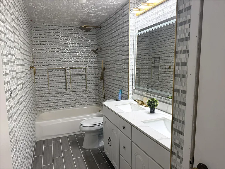10606 Kirkshire Dr — Photo 11