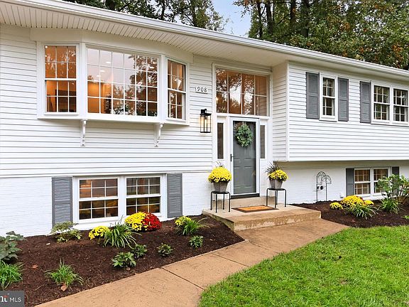 4th image of 908 Shady Dr SE