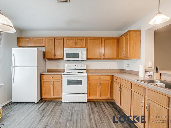 3rd image of 2300 Kingsway Dr