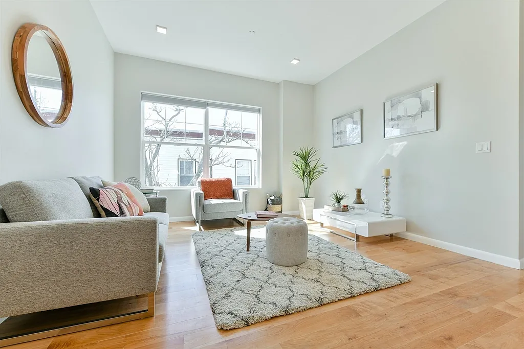 2 bed, 2.0 bath, 807 sqft, $2,800 — Photo 3