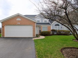 6881 Hampton Cir, Gurnee, IL 60031