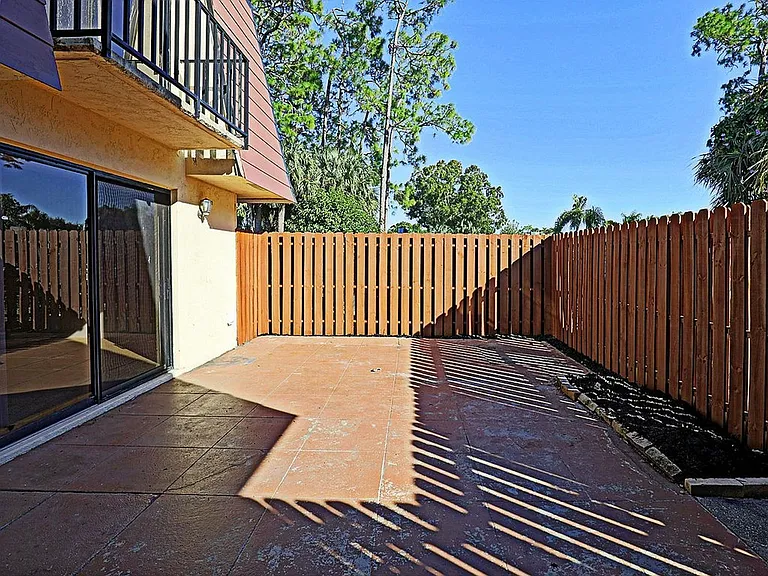 1556 Park Meadows Dr #1 — Photo 2