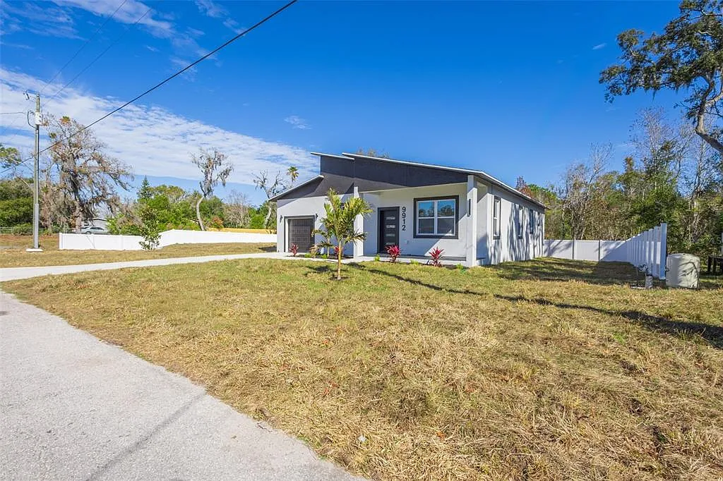 3 bed, 2.0 bath, 1615 sqft, $2,650 — Photo 3