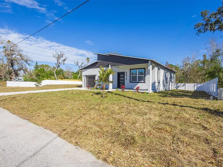 9912 Golden Loop — Photo 3