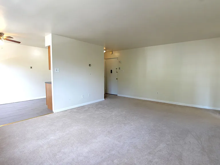 West Walnut Lane Apartments — Photo 22