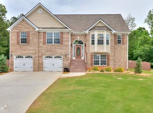 990 Golden Meadows Ln, Loganville, GA 30052