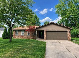 820 Huntsford Dr, Troy, MI 48084