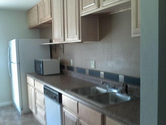 2nd image of 7618 W Clarendon Ave