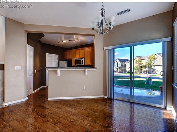 Dining/nook leading to kitchen