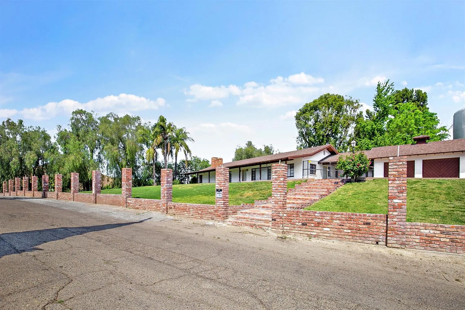 1482 N Highland Dr photo 1