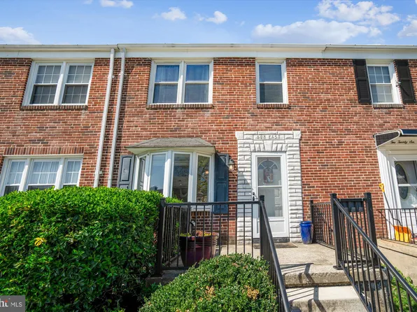228 Medwick Garth E, Baltimore, MD 21228