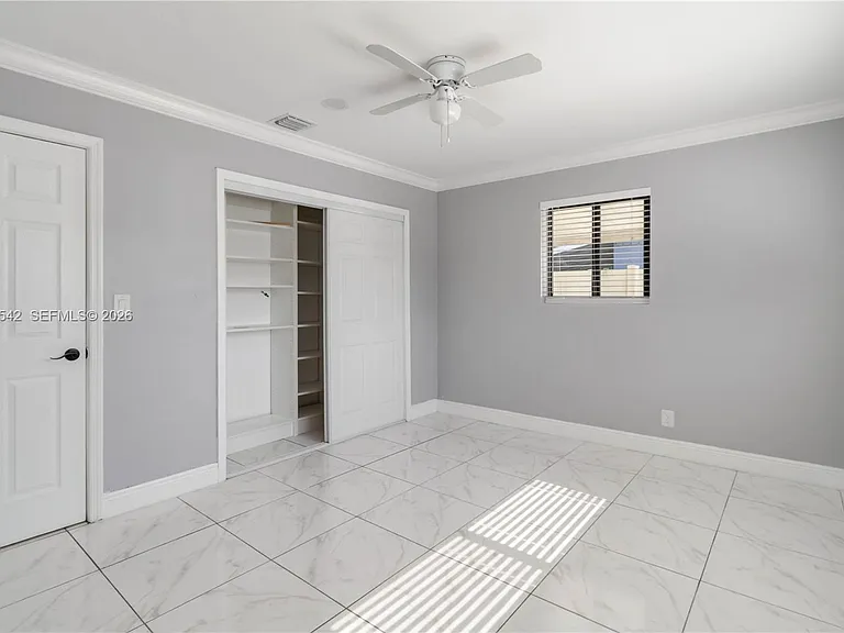 913 SW 49th Ave — Photo 23