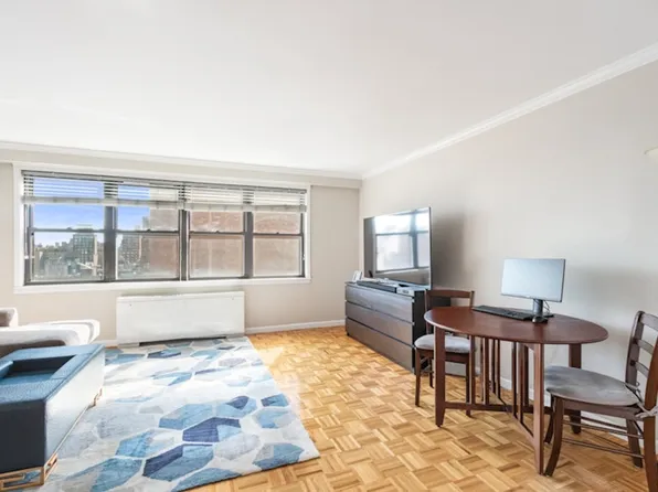 201 East 28th Street image 2 of 6