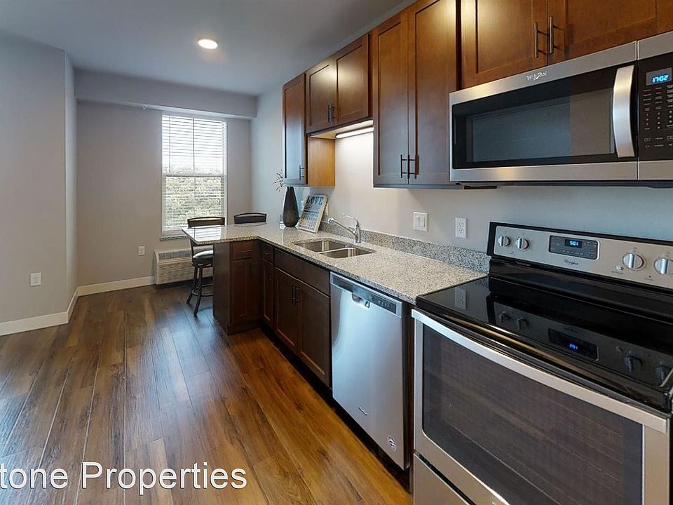 1st image of 4721 Farwell St #102