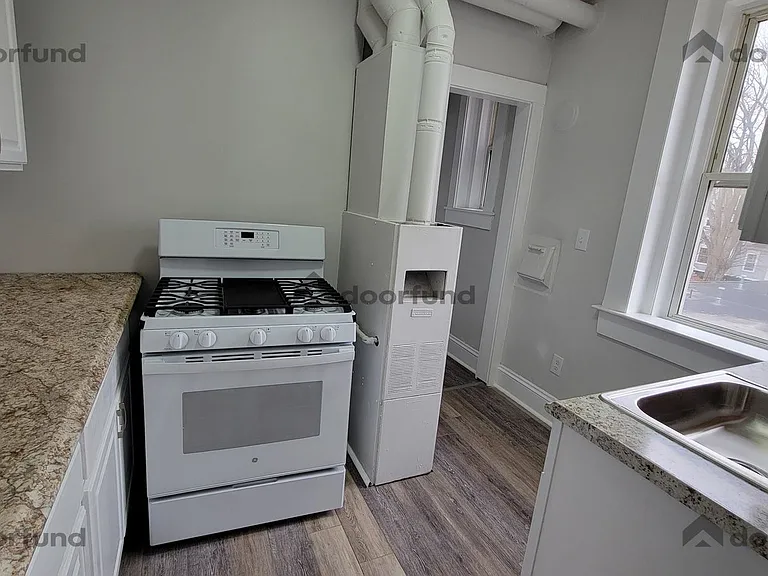 1004 Main St #3 — Photo 4