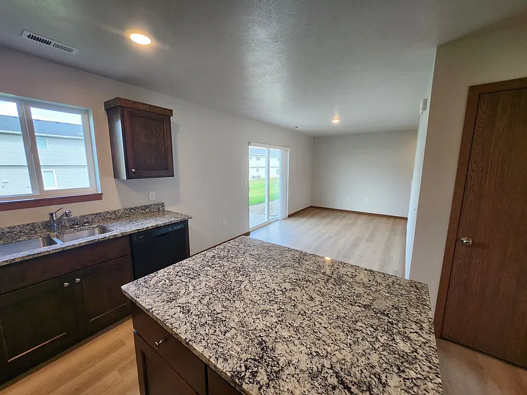 Sundance Ridge / Radiant Place — Photo 2