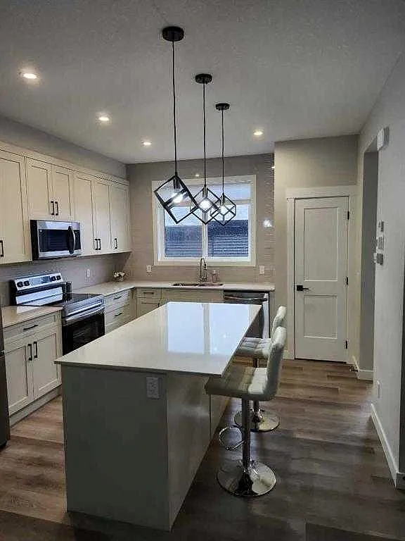 3 bed, 2.5 bath, 1388 sqft, $2,500 — Photo 2
