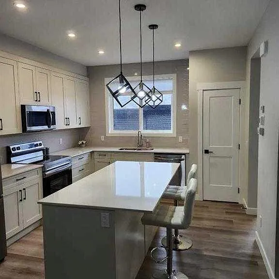 24 Silverton Glen Grn SW — Photo 2