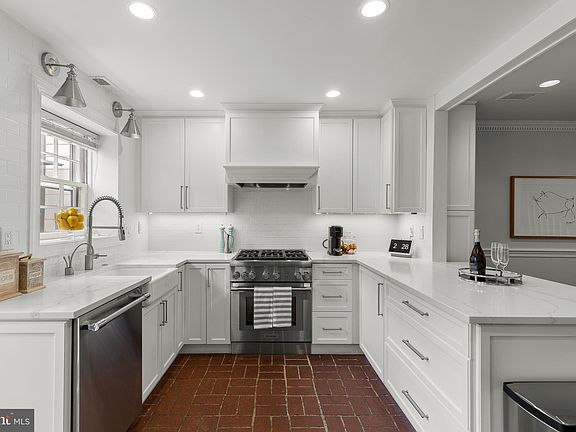 3rd image of 722 Gibbon St