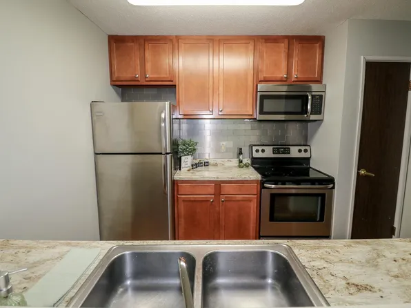 2800 Hamline Ave N APT 347, Roseville, MN 55113