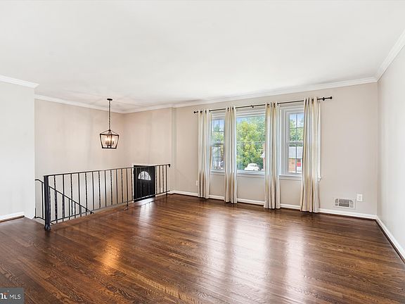 2nd image of 3608 Heritage Ln