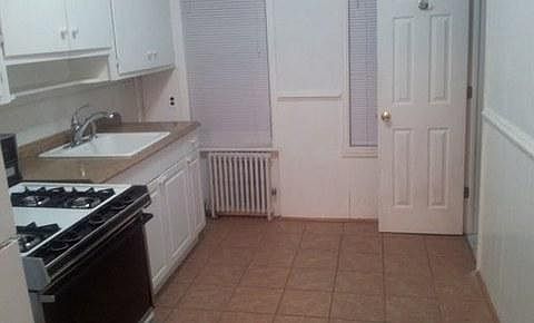 2nd image of 1825 Putnam Ave
